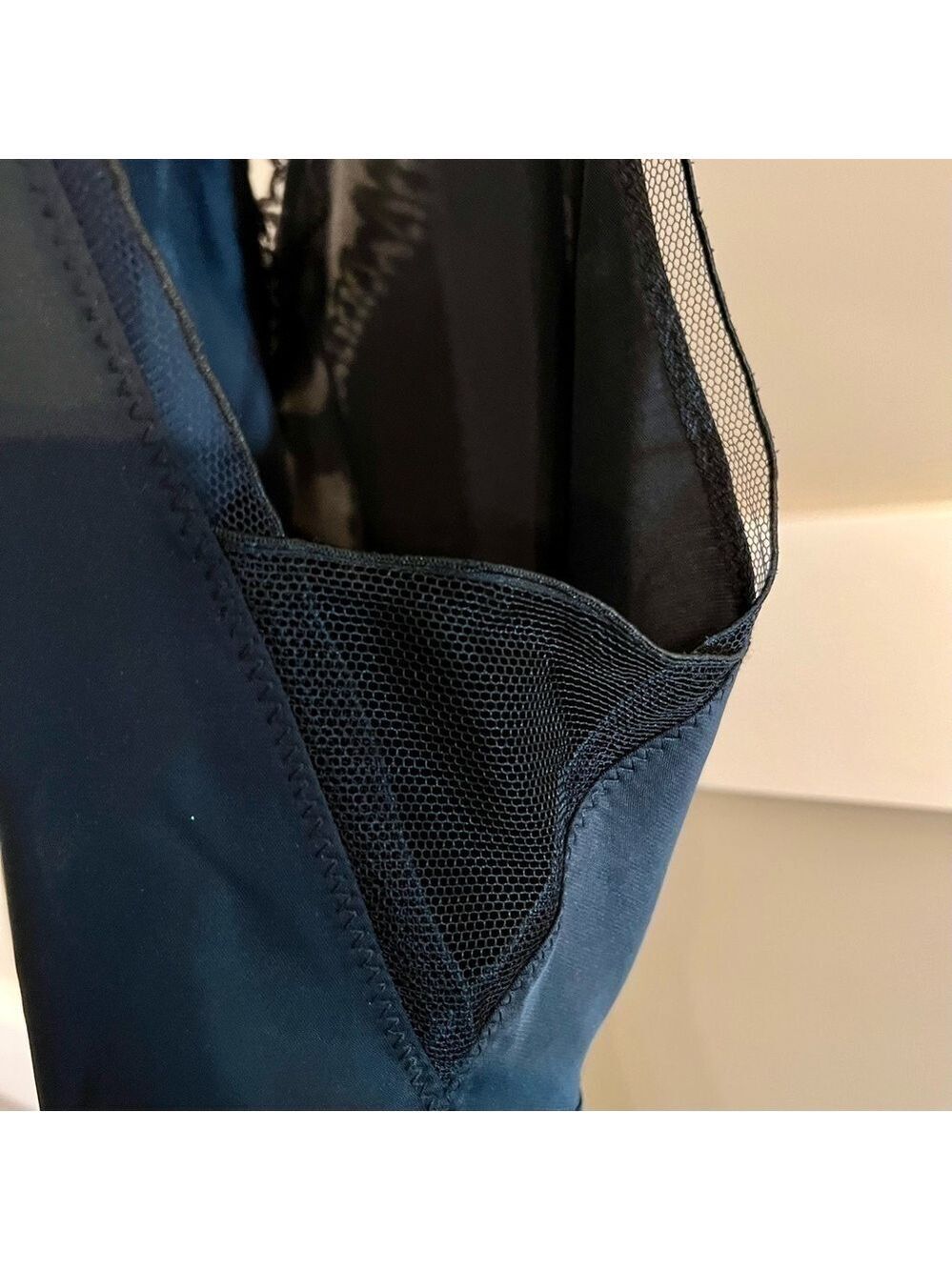 𝅺MARC JACOBS black cami top. Size 14 - Picture 6 of 10